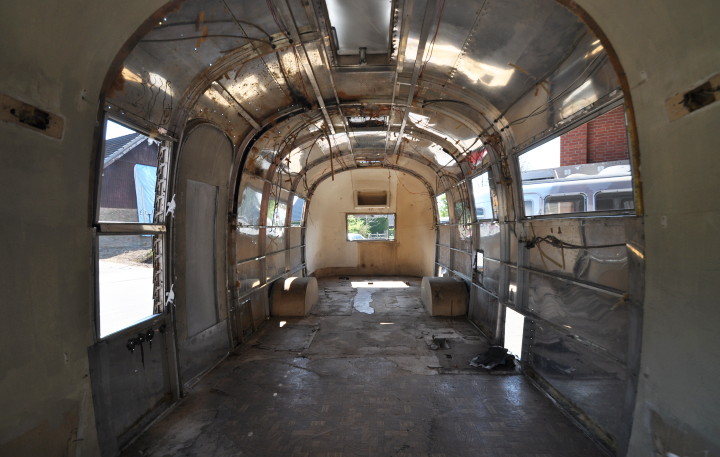 24ft_1961_Airstream_Klassiker_leer.jpg