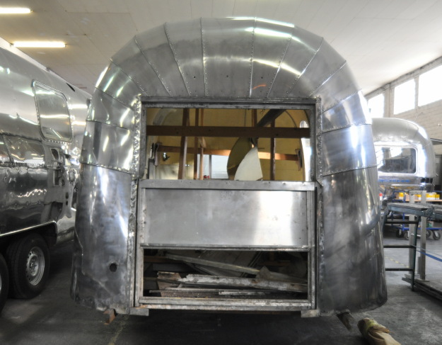 18ft_Airstream_Wanderer_1954_in_process.jpg