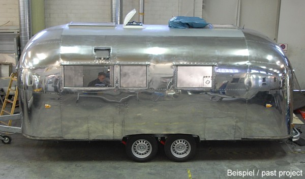 22ft_60s_Safari_Airstream_gewerbetauglich_neu_aufgebaut_poliert.jpg