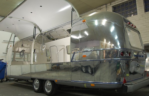 70s_airstream_obuehne_fabrication_d.jpg