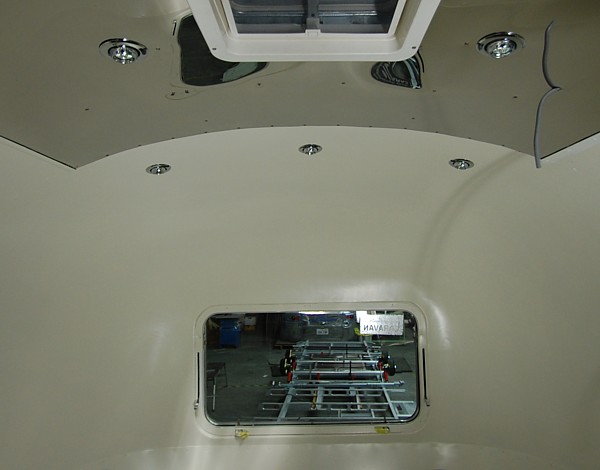 inside_lighting_airstream4u_obuehne.jpg
