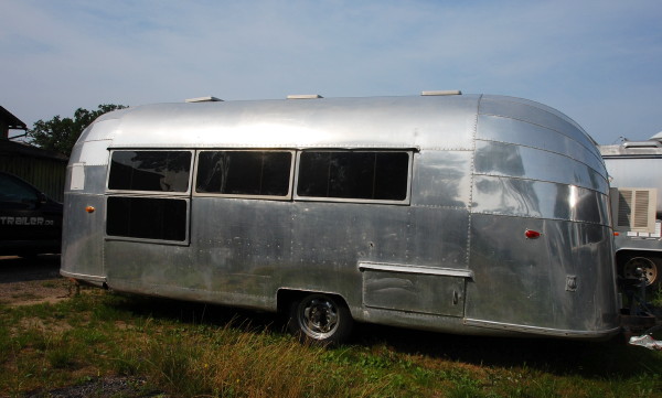 22ft_airstream_caravanner_1957.JPG
