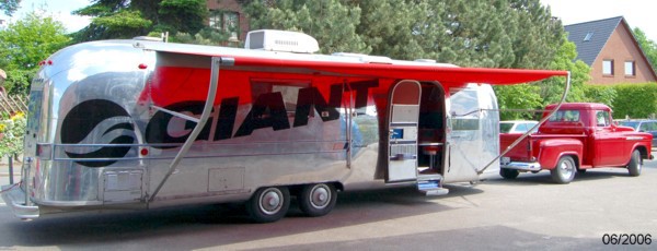 30ft_american_bar_airstream_diner_xxx_red_awning.jpg
