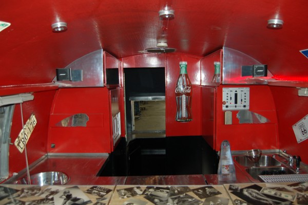 american_bar_airstream_diner_k.jpg