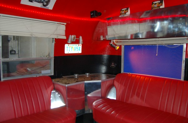 american_bar_airstream_diner_m.jpg