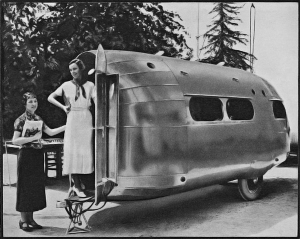vintage_trailer_bowlus_road_chief_brochures_front.jpg