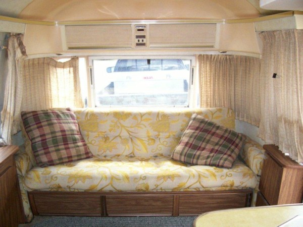 1977_airstream_ambassador_29ft_k.jpg