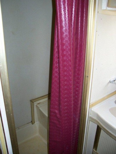 1977_airstream_ambassador_29ft_s.jpg