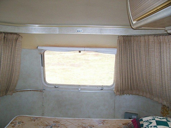 1977_airstream_ambassador_29ft_w.jpg