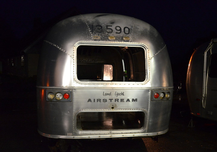 21ft_70er_Airstream_Huelle_Projektbeginn_Nov._2011.jpg