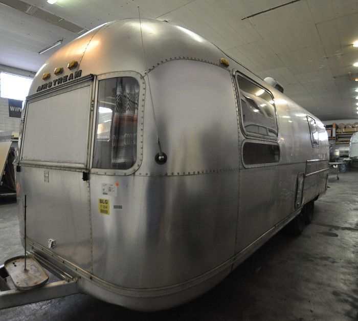 27ft_airstream_overlander_70s_b.jpg