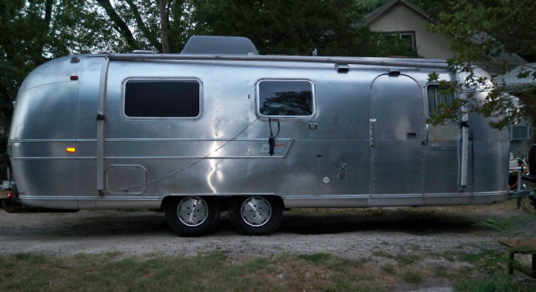 69_airstream_overlander_27ft_a.jpg