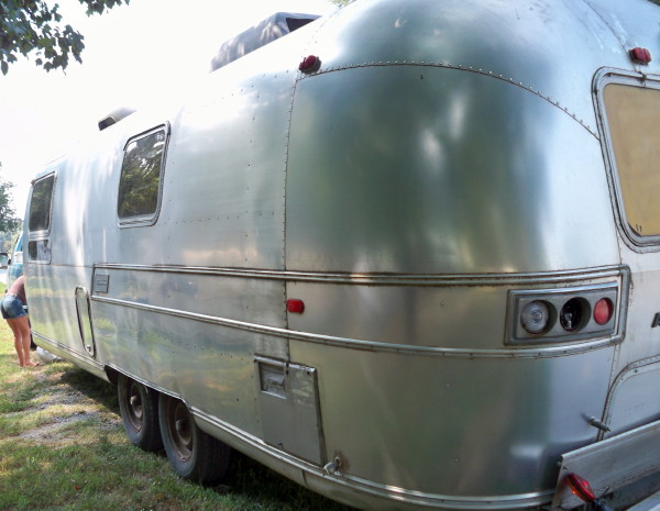 69_airstream_overlander_27ft_c.jpg