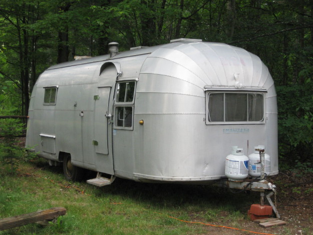 1957_legazy_overlander_airstream_26ft_a.jpg