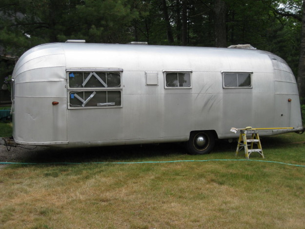 1957_legazy_overlander_airstream_26ft_c.jpg