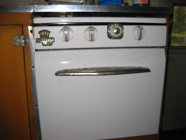 1957_legazy_overlander_airstream_26ft_interior_a.jpg