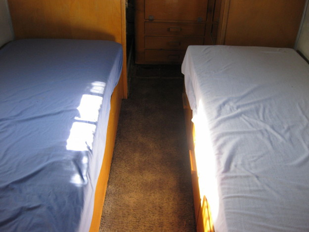 1957_legazy_overlander_airstream_26ft_interior_c.jpg