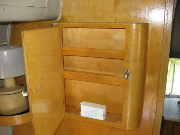 1957_legazy_overlander_airstream_26ft_interior_d.jpg