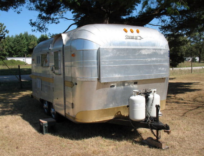 19ft_STREAMLINE_door_front_site.jpg