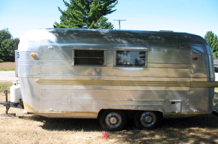 19ft_STREAMLINE_left_street_site.jpg