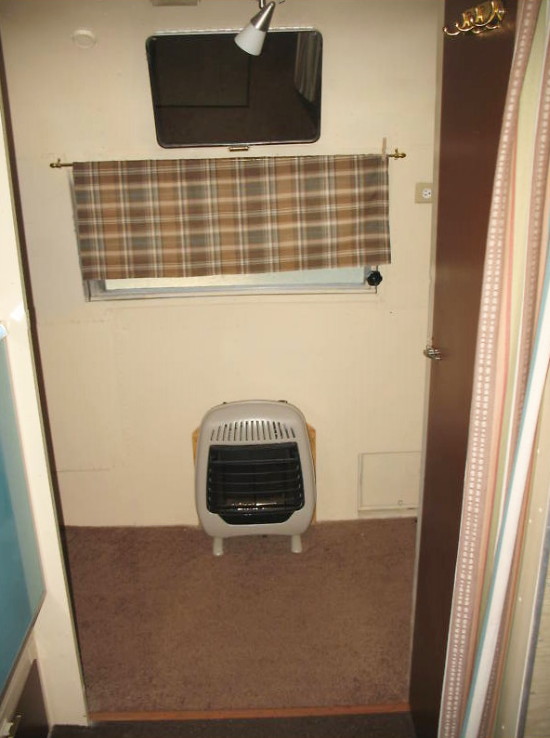 interieur_rear_bath_area.jpg