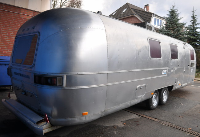 70s_airstream_sovereign_door_rear.jpg