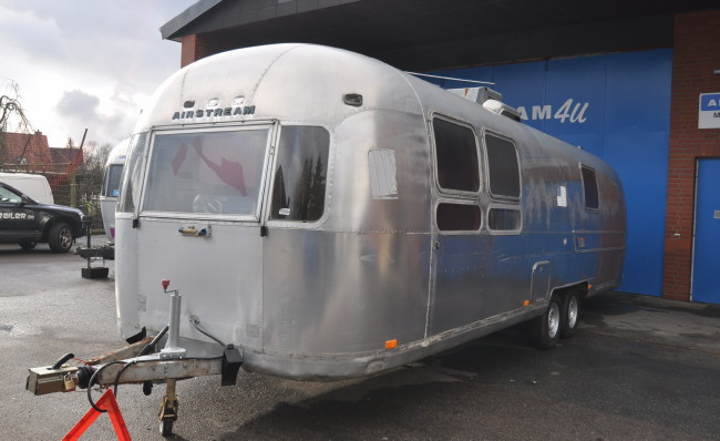 70s_airstream_sovereign_front_street.jpg