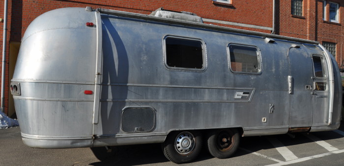 27ft_airstream_overlander_70s_b.jpg