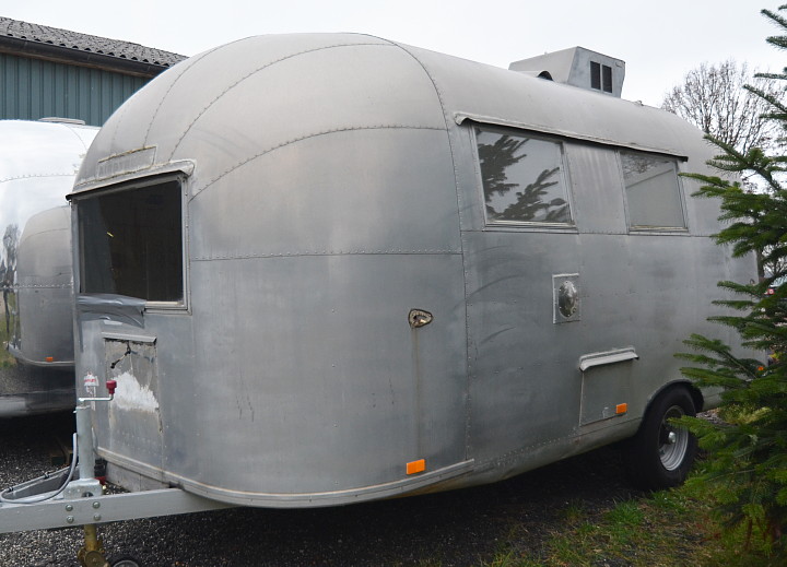 19ft_1962_Airstream_Globetrotter.jpg