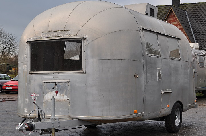 19ft_1962_Airstream_Globetrotter_03.jpg