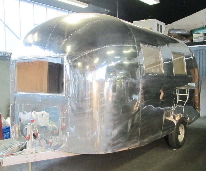 19ft_1962_Airstream_Globetrotter_pre_work.jpg
