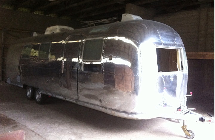 31ft_1972_Airstream_Sovereign_jetzt_poliert.jpg