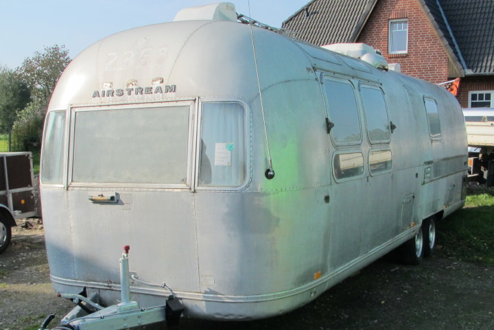 31ft_airstream_sovereign_1972_li.jpg