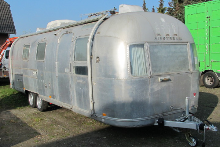 31ft_airstream_sovereign_1972_re.jpg