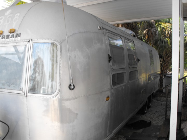 airstream_sovereign_1972_a.jpg