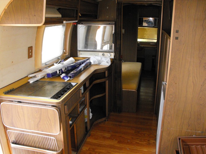 airstream_sovereign_1972_g.jpg