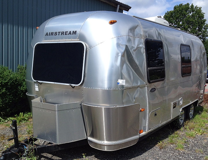 22_ft_airstream_safari_2005_b.jpg