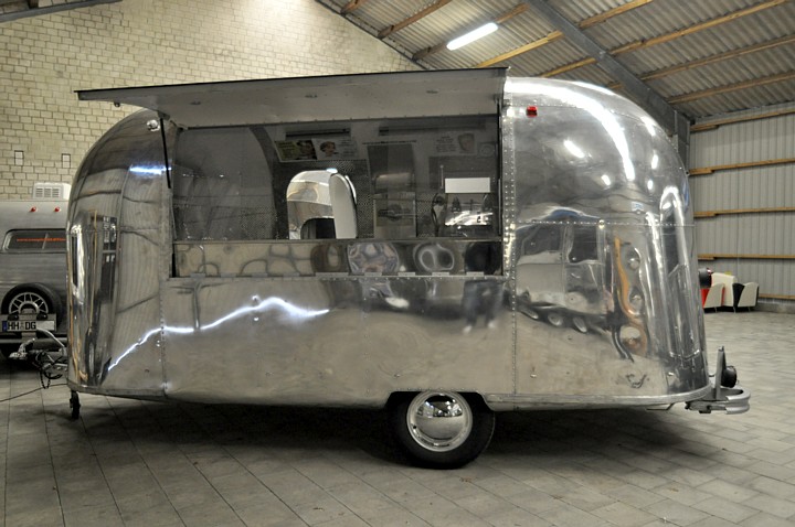 airstream4u_coffee_snack_trailer_for_sale.jpg