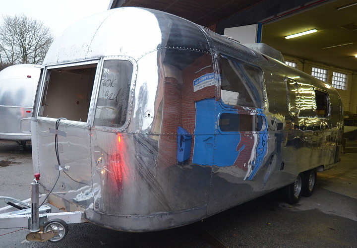 ...Airstream_Overlander_soeben_hochglanz_poliert_just_polished.jpg