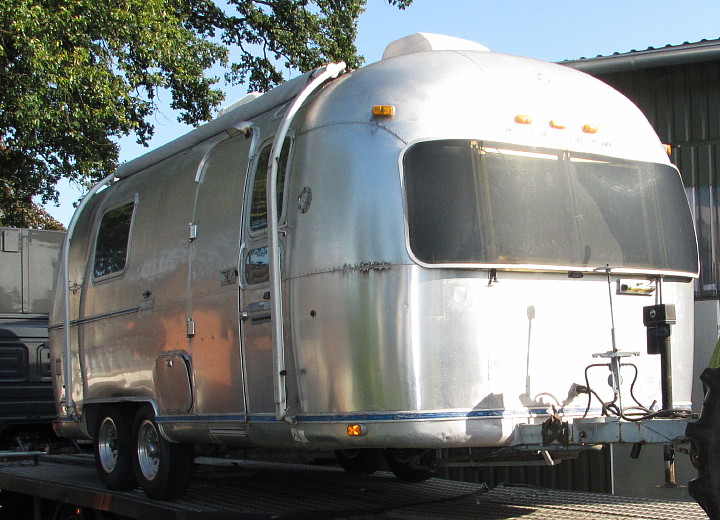 ...soeben_eingetroffen_Airstream_Safari_1974.jpg