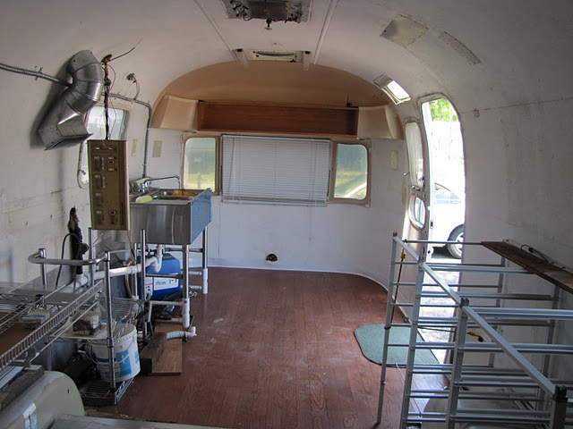 23ft_Airstream_Safari_1974_c.jpg