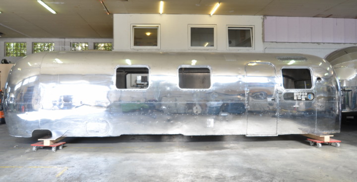 ..31ft_Airstream_Vintage_Shell_Polished.jpg
