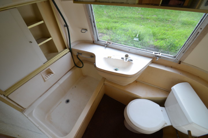 rear_bathroom.jpg