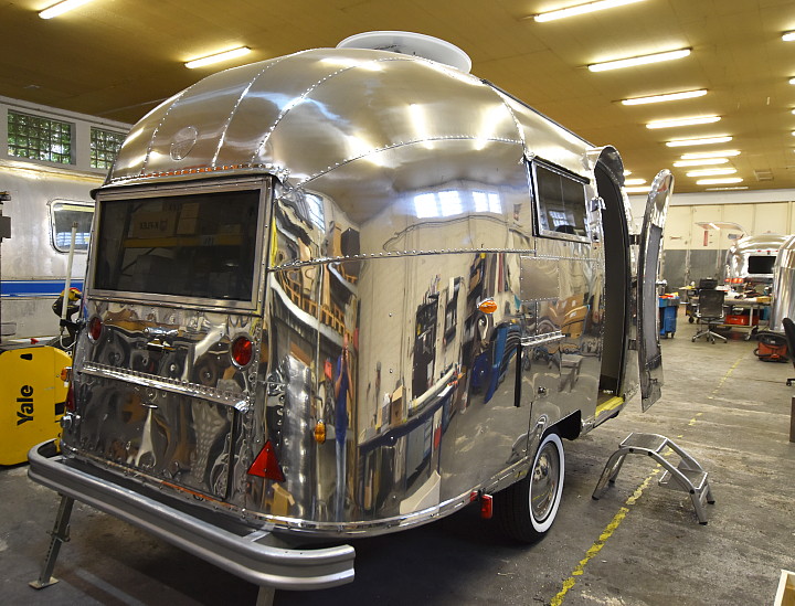airstream_bubble_event_lifestyle_stage.jpg