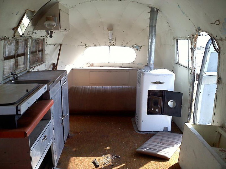 front_interieur_airstream_liner.jpg