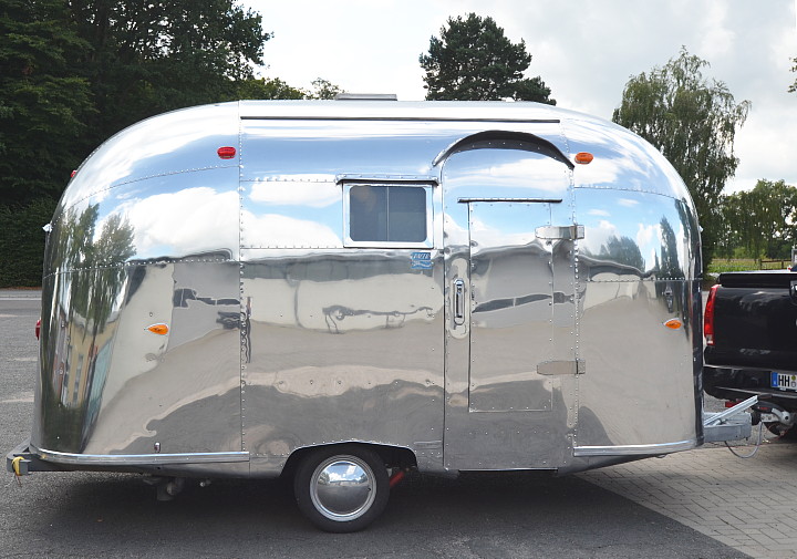 16_ft_Airstream_Pacer_1960_now_mirror_gloss.jpg