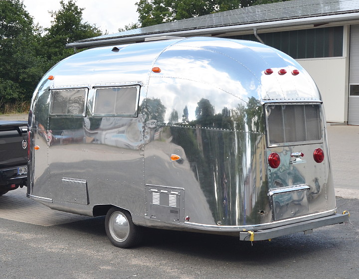 16_ft_Airstream_Pacer_1960_now_polished.jpg
