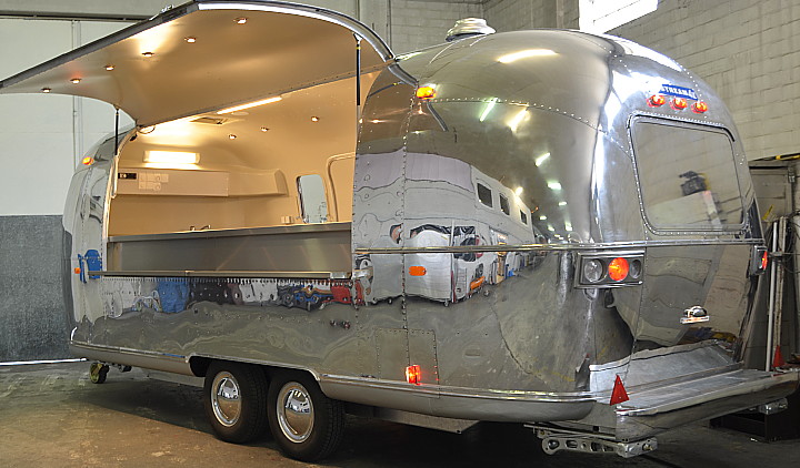airstream4u_gastrotrailer_sonderanfertigung_a.jpg