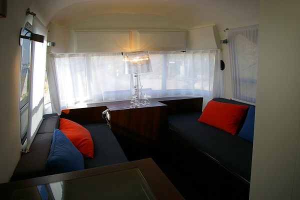 Airstream_Motorhome_Office_Eventmobile_Interior_c.jpg