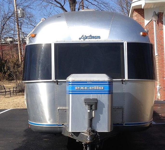1987_airstream_excella_34_feet_front.jpg